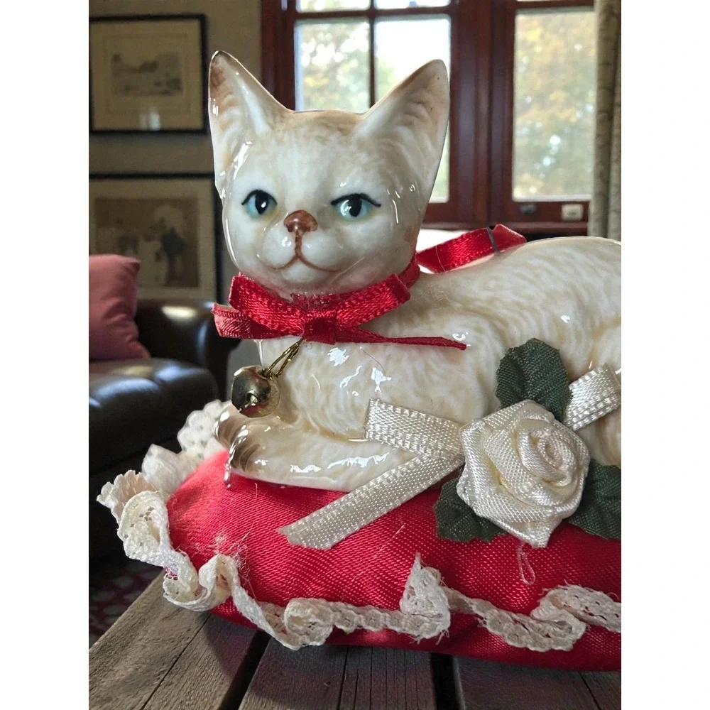VTG Kurt Adler Ornament Ceramic Brown‎ Tan Cat on Red Pillow